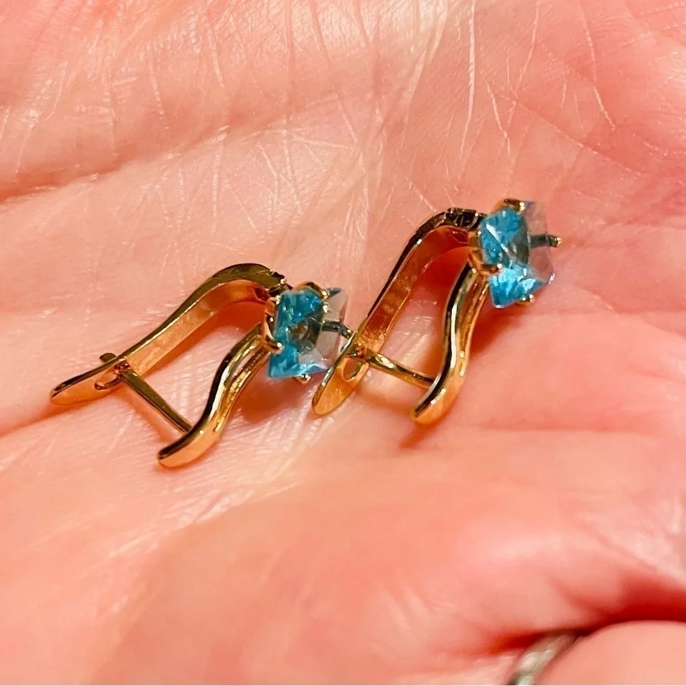 🌟HP🌟 BLUE TOPAZ CZ 18K Gold Plated Leaver Back Earrings Anniversary Gift